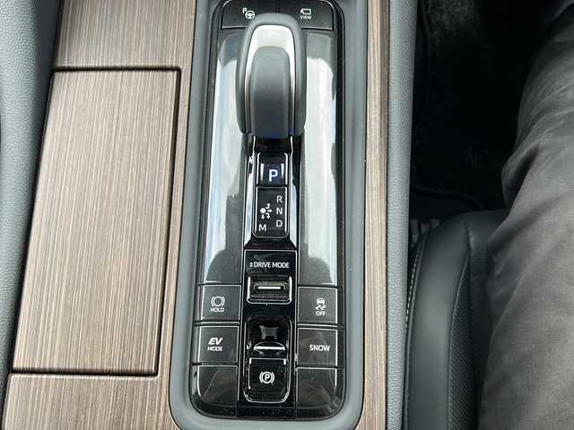 トヨタ クラウン Z 長野県 2024(令6)年 0.5万km プレシャスブラックパール ・純正12インチディスプレイオーディオ/Bluetooth/・全方位カメラ/・ビルトインETC/・ワンオーナー/・モデリスタ【F/S/R】/・トヨタセーフティセンス/・レーダークルーズコントロール/・レーンキープアシスト/・オートマチックハイビーム/・ブラインドスポットモニター/・後席マッサージ付き/・シートヒーター(全席)/・エアーシート(全席)/・コーナーセンサー(前後)/・パドルシフト/・全席イージークローザードア付き/・ステアリングリモコン/・ステアリングヒーター/・純正20インチアルミホイール/・置くだけ充電/・電動リアサンシェード/・ヘッドアップディスプレイ/・パワートランク/・デジタルインナーミラー/・ウィンカーミラー/・電動格納ミラー/・スマートキー/・エンジンプッシュスタート/・スペアキー/・フロアマット