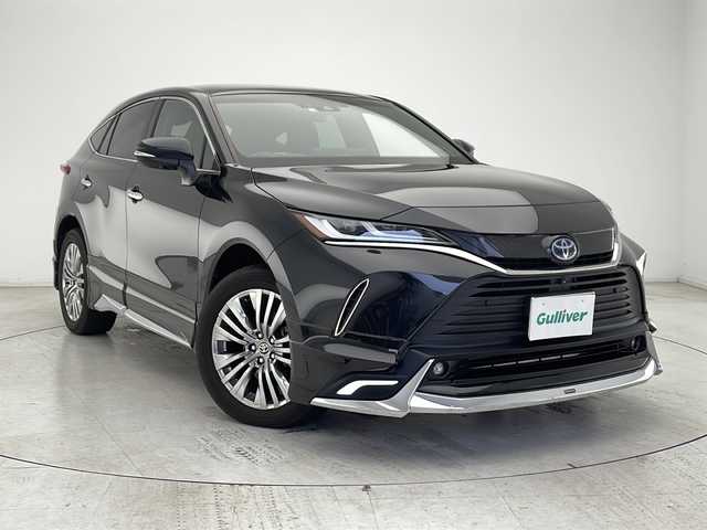 トヨタ ハリアー ハイブリッド Z レザーパッケージ 千葉県 2022(令4)年 1.9万km プレシャスブラックパール 禁煙車/純正ナビ(FM/AM/TV/Bluetooth/USB/Miracast)/JBLサウンド/モデリスタエアロ(フロント+サイド+リア)/トヨタセーフティセンス/プリクラッシュセーフティ/レーントレーシングアシスト/ブラインドスポットモニター/リヤクロストラフィックアラート/パーキングサポートブレーキ/ロードサインアシスト/先行車発進告知/クリアランスソナー(前後)/レーダークルーズコントロール/全方位カメラ/デジタルインナーミラー/純正ドライブレコーダー(前後)/ヘッドアップディスプレイ/電動パーキングブレーキ/調光パノラマルーフ/シートヒーター(D+N席)/エアシート(D+N席)/パワーシート(D+N席)/シートメモリー/ステアリングヒーター/LEDヘッドライト/フォグランプ/ビルトインETC2.0/革巻きステアリングホイール/電動格納ウィンカーミラー/プッシュスタート