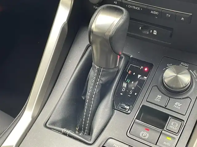 レクサス ＮＸ 300h Iパッケージ 滋賀県 2018(平30)年 8.3万km ソニッククォーツ 純正10.3型ナビ/（CD/DVD/Blu-ray/BT/フルセグTV/SD/USB/AUX）/プリクラッシュセーフティ/レーダークルーズコントロール/レーンディパーチャーアラート/オートマチックハイビーム/モデリスタエアロ（F/S/R）/バックカメラ/ビルトインETC/ドライブレコーダー/レザーシート/前席シートヒーター/ステアリングヒーター/パワーバックドア/パドルシフト/LEDヘッドライト/社外フロアマット/純正18インチAW