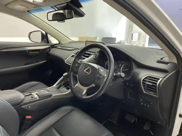 レクサス ＮＸ 300h Iパッケージ 滋賀県 2018(平30)年 8.3万km ソニッククォーツ 純正10.3型ナビ/（CD/DVD/Blu-ray/BT/フルセグTV/SD/USB/AUX）/プリクラッシュセーフティ/レーダークルーズコントロール/レーンディパーチャーアラート/オートマチックハイビーム/モデリスタエアロ（F/S/R）/バックカメラ/ビルトインETC/ドライブレコーダー/レザーシート/前席シートヒーター/ステアリングヒーター/パワーバックドア/パドルシフト/LEDヘッドライト/社外フロアマット/純正18インチAW