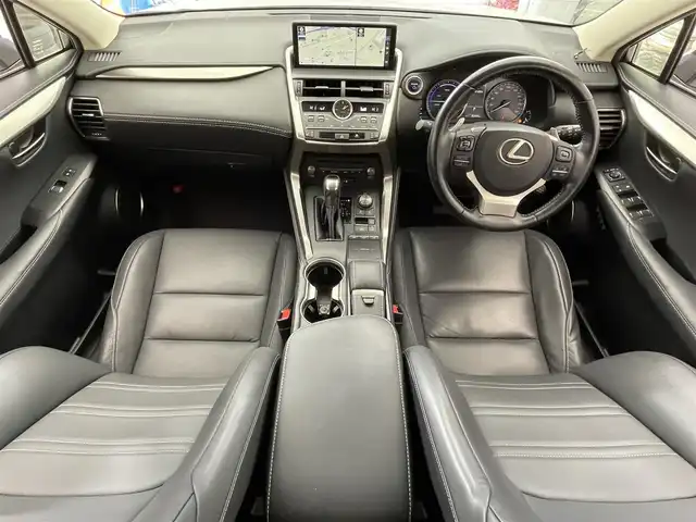 レクサス ＮＸ 300h Iパッケージ 滋賀県 2018(平30)年 8.3万km ソニッククォーツ 純正10.3型ナビ/（CD/DVD/Blu-ray/BT/フルセグTV/SD/USB/AUX）/プリクラッシュセーフティ/レーダークルーズコントロール/レーンディパーチャーアラート/オートマチックハイビーム/モデリスタエアロ（F/S/R）/バックカメラ/ビルトインETC/ドライブレコーダー/レザーシート/前席シートヒーター/ステアリングヒーター/パワーバックドア/パドルシフト/LEDヘッドライト/社外フロアマット/純正18インチAW