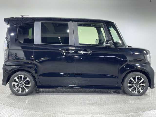 ホンダ Ｎ ＢＯＸ カスタム G L ホンダセンシング 神奈川県 2020(令2)年 3万km クリスタルブラックパール 社外7型メモリナビゲーション【CN-RA07D】/バックカメラ/両側パワースライドドア/ホンダセンシング/アダプティブクルーズコントロール/レーンキープアシストシステム/衝突軽減ブレーキ/誤発進抑制機能/後方誤発進抑制機能/歩行者事故低減ステアリング/先行車発進お知らせ機能/標識認識機能/路外逸脱抑制機能/ビルトインETC/社外全方位ドライブレコーダー/前席シートヒーター/サンシェード/純正１４インチアルミホイル/オートハイビーム/LEDヘッドライト