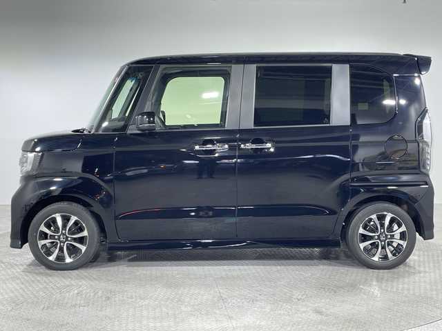 ホンダ Ｎ ＢＯＸ カスタム G L ホンダセンシング 神奈川県 2020(令2)年 3万km クリスタルブラックパール 社外7型メモリナビゲーション【CN-RA07D】/バックカメラ/両側パワースライドドア/ホンダセンシング/アダプティブクルーズコントロール/レーンキープアシストシステム/衝突軽減ブレーキ/誤発進抑制機能/後方誤発進抑制機能/歩行者事故低減ステアリング/先行車発進お知らせ機能/標識認識機能/路外逸脱抑制機能/ビルトインETC/社外全方位ドライブレコーダー/前席シートヒーター/サンシェード/純正１４インチアルミホイル/オートハイビーム/LEDヘッドライト