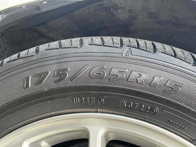 トヨタ アクア S 青森県 2013(平25)年 9.2万km ライムホワイトパールクリスタルシャイン ワンオーナー/社外メモリナビ・フルセグTV/CD・DVD・Bluetooth・SD/前席シートヒーター/ワイパーデアイサー/スマートキー/プッシュスタート/ナノイーエアコン/フォグランプ/社外15インチアルミ/スペアキー/保証書・取説書