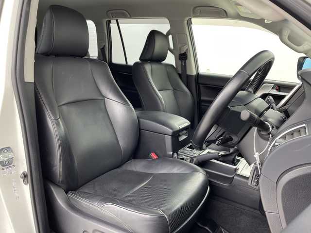 トヨタ ランドクルーザー プラド TX Lパッケージ 大阪府 2019(平31)年 4.4万km ホワイトパールクリスタルシャイン トヨタセーフティーセンス/　・プリクラッシュセーフティー/　・車線逸脱警報/　・レーダークルーズコントロール/　・オートマチックハイビーム/社外ディスプレイオーディオ/　CD/DVD/BT/バックカメラ/モデリスタエアロ/　フロント/リア/LEDヘッドライト/レザーシート/パワーシート/シートヒーター/エアシート/純正19インチアルミホイール/スマートキー/プッシュスタート/フォグランプ