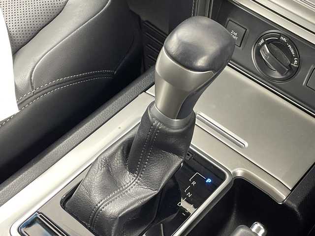 トヨタ ランドクルーザー プラド TX Lパッケージ 大阪府 2019(平31)年 4.4万km ホワイトパールクリスタルシャイン トヨタセーフティーセンス/　・プリクラッシュセーフティー/　・車線逸脱警報/　・レーダークルーズコントロール/　・オートマチックハイビーム/社外ディスプレイオーディオ/　CD/DVD/BT/バックカメラ/モデリスタエアロ/　フロント/リア/LEDヘッドライト/レザーシート/パワーシート/シートヒーター/エアシート/純正19インチアルミホイール/スマートキー/プッシュスタート/フォグランプ