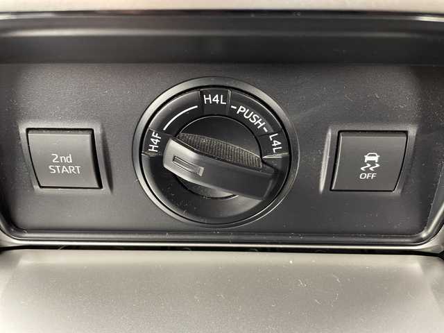 トヨタ ランドクルーザー プラド TX Lパッケージ 大阪府 2019(平31)年 4.4万km ホワイトパールクリスタルシャイン トヨタセーフティーセンス/　・プリクラッシュセーフティー/　・車線逸脱警報/　・レーダークルーズコントロール/　・オートマチックハイビーム/社外ディスプレイオーディオ/　CD/DVD/BT/バックカメラ/モデリスタエアロ/　フロント/リア/LEDヘッドライト/レザーシート/パワーシート/シートヒーター/エアシート/純正19インチアルミホイール/スマートキー/プッシュスタート/フォグランプ