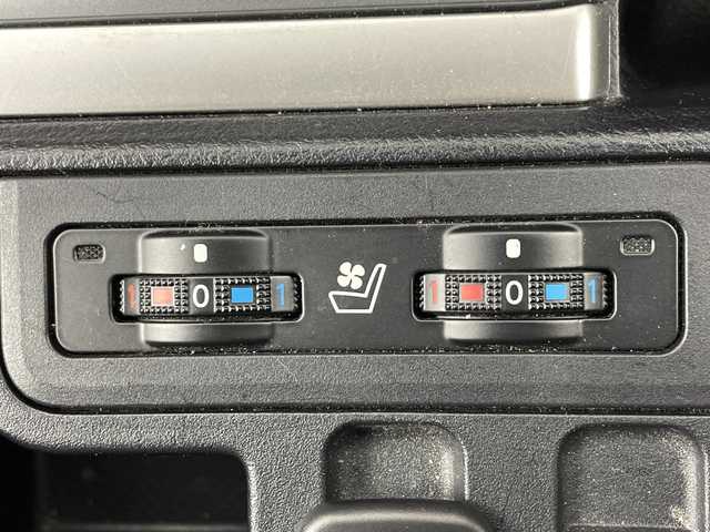 トヨタ ランドクルーザー プラド TX Lパッケージ 大阪府 2019(平31)年 4.4万km ホワイトパールクリスタルシャイン トヨタセーフティーセンス/　・プリクラッシュセーフティー/　・車線逸脱警報/　・レーダークルーズコントロール/　・オートマチックハイビーム/社外ディスプレイオーディオ/　CD/DVD/BT/バックカメラ/モデリスタエアロ/　フロント/リア/LEDヘッドライト/レザーシート/パワーシート/シートヒーター/エアシート/純正19インチアルミホイール/スマートキー/プッシュスタート/フォグランプ