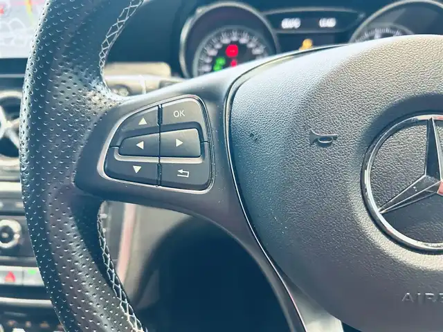 メルセデス・ベンツ ＧＬＡ２２０ 4マチック 大阪府 2019(平31)年 4.1万km コスモスブラック レーダーセーフティP/純正ナビ/バックカメラ/ＴＶ/applecarplay/純正18インチAW/LEDヘッドライト/ACC/ブラインドスポット/電動リアゲート/クリアランスソナー/黒革/シートヒーター/パドルシフト/ルーフレール/ETC/ドラレコ