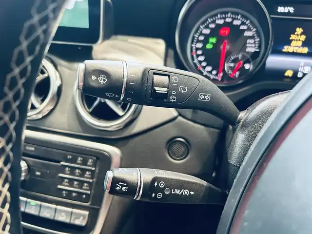 メルセデス・ベンツ ＧＬＡ２２０ 4マチック 大阪府 2019(平31)年 4.1万km コスモスブラック レーダーセーフティP/純正ナビ/バックカメラ/ＴＶ/applecarplay/純正18インチAW/LEDヘッドライト/ACC/ブラインドスポット/電動リアゲート/クリアランスソナー/黒革/シートヒーター/パドルシフト/ルーフレール/ETC/ドラレコ
