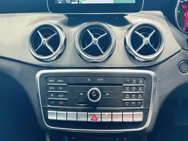 メルセデス・ベンツ ＧＬＡ２２０ 4マチック 大阪府 2019(平31)年 4.1万km コスモスブラック レーダーセーフティP/純正ナビ/バックカメラ/ＴＶ/applecarplay/純正18インチAW/LEDヘッドライト/ACC/ブラインドスポット/電動リアゲート/クリアランスソナー/黒革/シートヒーター/パドルシフト/ルーフレール/ETC/ドラレコ