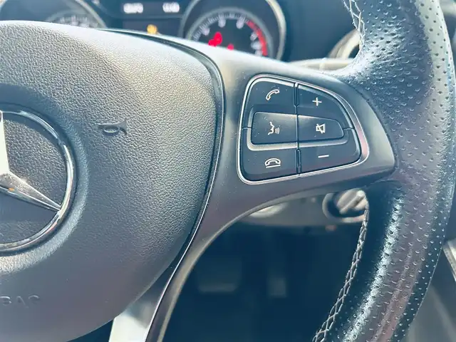 メルセデス・ベンツ ＧＬＡ２２０ 4マチック 大阪府 2019(平31)年 4.1万km コスモスブラック レーダーセーフティP/純正ナビ/バックカメラ/ＴＶ/applecarplay/純正18インチAW/LEDヘッドライト/ACC/ブラインドスポット/電動リアゲート/クリアランスソナー/黒革/シートヒーター/パドルシフト/ルーフレール/ETC/ドラレコ