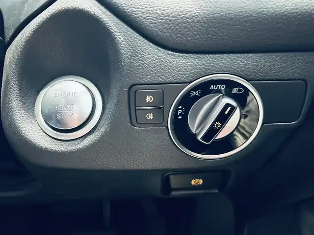 メルセデス・ベンツ ＧＬＡ２２０ 4マチック 大阪府 2019(平31)年 4.1万km コスモスブラック レーダーセーフティP/純正ナビ/バックカメラ/ＴＶ/applecarplay/純正18インチAW/LEDヘッドライト/ACC/ブラインドスポット/電動リアゲート/クリアランスソナー/黒革/シートヒーター/パドルシフト/ルーフレール/ETC/ドラレコ