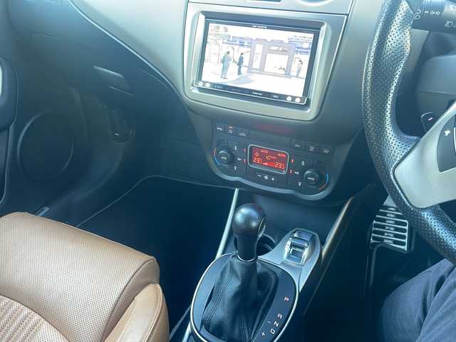 アルファロメオ ミト スプリント 福島県 2014(平26)年 11.1万km ベージュ 社外メモリーナビ/・型番：AVIC-MRZ099/・フルセグTV/BT/SD/CD/DVD/USB/iPod/FM/AM/・バックカメラ/・ETC/・前方ドライブレコーダー/革張りステアリング/・ステアリングスイッチ/・パドルシフト/レザーシート/電動格納ミラー/MTモード付AT/シガーライター/後方コーナーセンサー/ハロゲンヘッドライト/・フォグランプ/純正フロアマット/積込み冬タイヤ溝5mm/・195/55R16/・AGAホイール/スペアキー1本/ワンオーナー