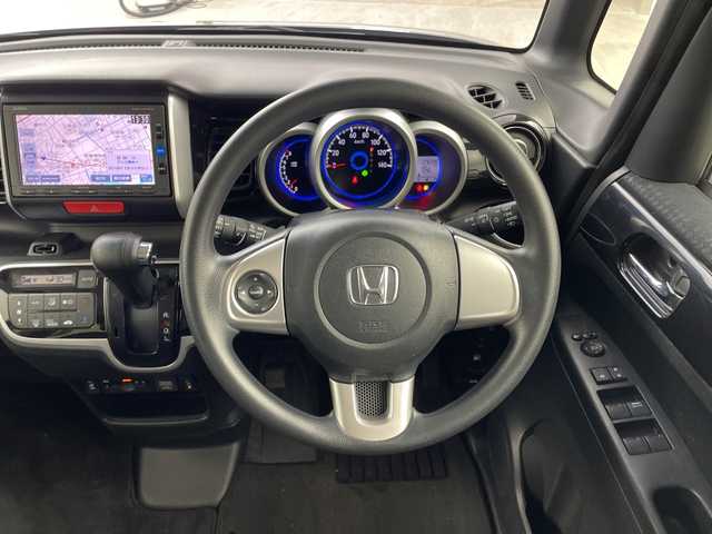 ホンダ Ｎ ＢＯＸ カスタム G SSパッケージ 熊本県 2016(平28)年 7.7万km シャイニンググレーM 純正7インチナビ（VXM-174VFXi）/フルセグTV/Bluetooth/バックカメラ/両側パワースライドドア/シティブレーキアクティブシステム/前席シートひたー/HIDヘッドライト/社外ドラレコ/ステアリングリモコン/スマートキー/プッシュスタート