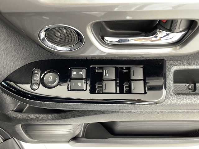 ホンダ Ｎ ＢＯＸ カスタム L ターボ スタイル+ブラック 鹿児島県 2023(令5)年 2.6万km プラチナホワイトパール 純正9インチナビ/（AM/FM/CD/DVD/Bluetooth）/バックカメラ/ビルトインETC/前席シートヒーター/両側パワースライドドア/TEIN車高調/ステアリングリモコン/パドルシフト/LEDオートライト/LEDフォグランプ/シートバックテーブル/リアドアサンシェード/フロアマット/ドアバイザー/ホンダセンシング/衝突軽減ブレーキ（CMBS）/誤発進抑制機能/歩行者事故低減ステアリング/路外逸脱抑制機能/渋滞追従機能付アダプティブクルーズコントロール（ACC）/車線維持支援システム（LKAS）/先行車発進お知らせ機能/標識認識機能/後方誤発進抑制機能/オートハイビーム