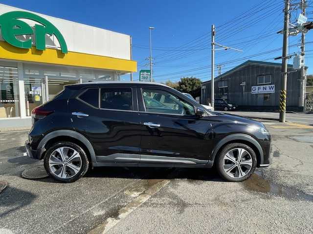 日産 キックス X ツートーンインテリアED 神奈川県 2022(令4)年 4.5万km ピュアブラック ワンオーナー/純正メモリナビ/全方位モニター/プロパイロット/プッシュスタート/ETC/レザーシート/前後ドラレコ/純正アルミホイール/純正フロアマット/ウィンカーミラー