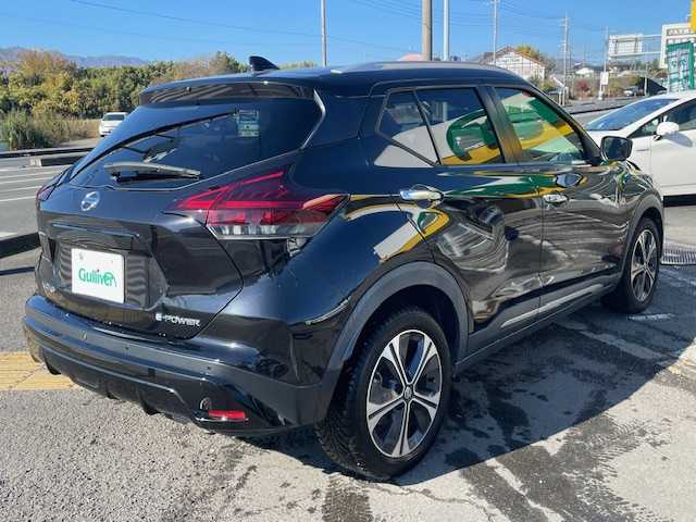 日産 キックス X ツートーンインテリアED 神奈川県 2022(令4)年 4.5万km ピュアブラック ワンオーナー/純正メモリナビ/全方位モニター/プロパイロット/プッシュスタート/ETC/レザーシート/前後ドラレコ/純正アルミホイール/純正フロアマット/ウィンカーミラー