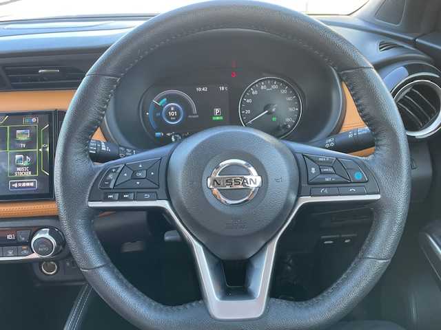 日産 キックス X ツートーンインテリアED 神奈川県 2022(令4)年 4.5万km ピュアブラック ワンオーナー/純正メモリナビ/全方位モニター/プロパイロット/プッシュスタート/ETC/レザーシート/前後ドラレコ/純正アルミホイール/純正フロアマット/ウィンカーミラー