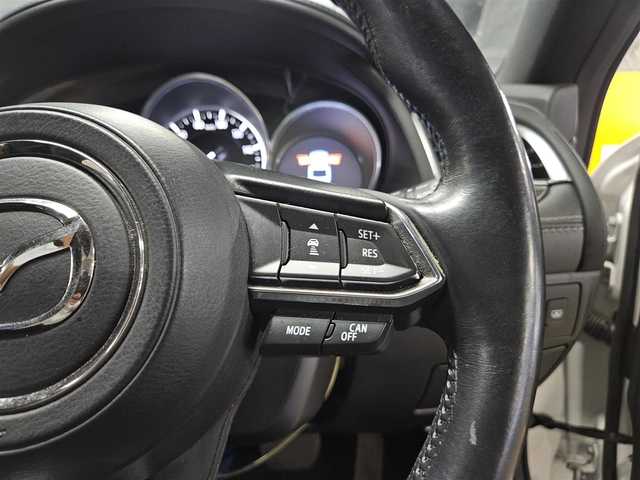 マツダ アテンザ セダン 25S Lパッケージ 香川県 2017(平29)年 7.4万km スノーフレイクホワイトパールマイカ 純正ナビ/　(Bluetooth/CD/DVD)/フルセグTV/BOSEサウンドシステム/バックカメラ/ドライブレコーダー/レーダークルーズコントロール/パーキングセンサー/i-ACTIVSENSE/・アドバンスドスマートシティブレーキサポート/・後退時スマートシティブレーキサポート/・AT誤発進抑制制御機能/・スマートブレーキサポート/・レーンキープアシストシステム/・車線逸脱警報システム/・ブラインドスポットモニタリング/・ドライバーアテンションアラート/・交通標識認識システム/アクティブドライビングディスプレイ/LEDヘッドランプ/本革巻きステアリング/パドルシフト/パーフォレーション革シート/全席シートヒーター/前席パワーシート/純正19インチアルミホイール/アドバンストキーレスエントリーシステム/禁煙車
