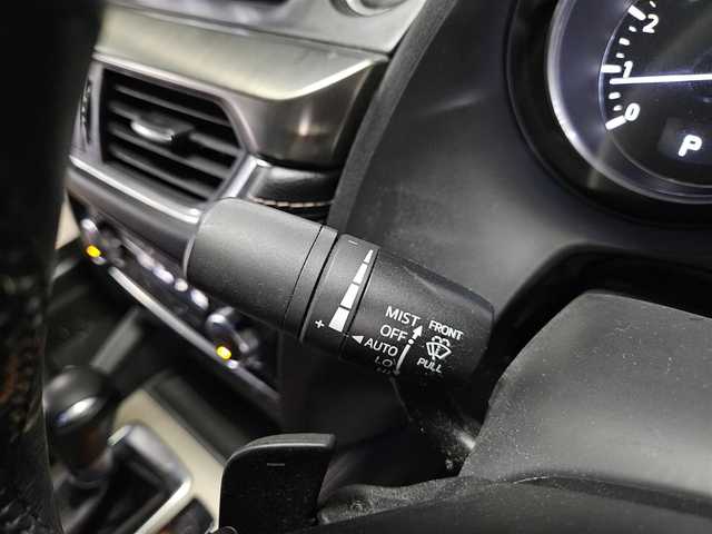 マツダ アテンザ セダン 25S Lパッケージ 香川県 2017(平29)年 7.4万km スノーフレイクホワイトパールマイカ 純正ナビ/　(Bluetooth/CD/DVD)/フルセグTV/BOSEサウンドシステム/バックカメラ/ドライブレコーダー/レーダークルーズコントロール/パーキングセンサー/i-ACTIVSENSE/・アドバンスドスマートシティブレーキサポート/・後退時スマートシティブレーキサポート/・AT誤発進抑制制御機能/・スマートブレーキサポート/・レーンキープアシストシステム/・車線逸脱警報システム/・ブラインドスポットモニタリング/・ドライバーアテンションアラート/・交通標識認識システム/アクティブドライビングディスプレイ/LEDヘッドランプ/本革巻きステアリング/パドルシフト/パーフォレーション革シート/全席シートヒーター/前席パワーシート/純正19インチアルミホイール/アドバンストキーレスエントリーシステム/禁煙車
