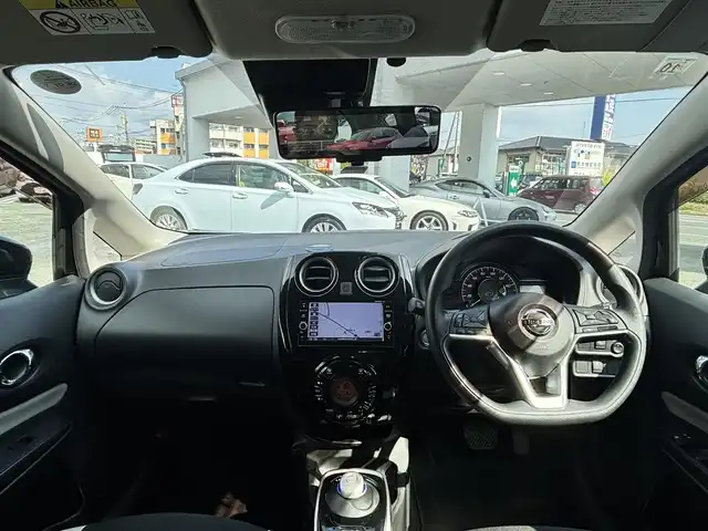 日産 ノート e－パワー X 熊本県 2018(平30)年 4.7万km スーパーブラック 純正ナビ（MM318D-W）/【フルセグTV/CD/DVD/SD/BT】/全方位カメラ/エマージェンシーブレーキ/車線逸脱警報/アダプティブクルーズコントロール/インテリジェントルームミラー/コーナーセンサー/前後ドライブレコーダー/ETC/ステアリングリモコン/LEDオートライト/スマートキー/スペアキー/取扱説明書(車両・ナビ)