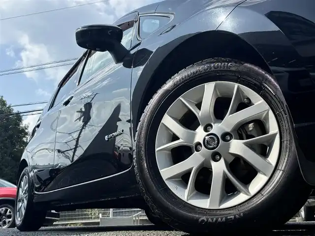 日産 ノート e－パワー X 熊本県 2018(平30)年 4.7万km スーパーブラック 純正ナビ（MM318D-W）/【フルセグTV/CD/DVD/SD/BT】/全方位カメラ/エマージェンシーブレーキ/車線逸脱警報/アダプティブクルーズコントロール/インテリジェントルームミラー/コーナーセンサー/前後ドライブレコーダー/ETC/ステアリングリモコン/LEDオートライト/スマートキー/スペアキー/取扱説明書(車両・ナビ)