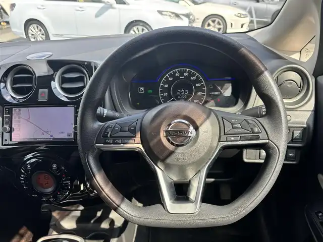 日産 ノート e－パワー X 熊本県 2018(平30)年 4.7万km スーパーブラック 純正ナビ（MM318D-W）/【フルセグTV/CD/DVD/SD/BT】/全方位カメラ/エマージェンシーブレーキ/車線逸脱警報/アダプティブクルーズコントロール/インテリジェントルームミラー/コーナーセンサー/前後ドライブレコーダー/ETC/ステアリングリモコン/LEDオートライト/スマートキー/スペアキー/取扱説明書(車両・ナビ)