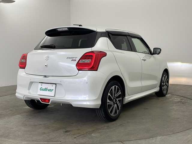 スズキ スイフト RS 兵庫県 2022(令4)年 2.7万km ピュアホワイトP ・純正ナビ/・Bluetooth/CD/DVD/USB/SD/フルセグテレビ/・バックカメラ/・衝突軽減ブレーキ/・レーンキープアシスト/・レーダークルーズコントロール/・横滑り防止装置/・ブラインドスポットモニター/・後方コーナーセンサー/・オートマチックハイビーム/・ステアリングスイッチ/・パドルシフト/・純正フロアマット/・電動格納ミラー/・シートヒーター（運転席）/・ビルトインETC/・前方ドライブレコーダー/・LEDヘッドライト/・フォグランプ/・純正16インチアルミホイール/・スマートキー/・プッシュスタートボタン/・スペアキー/・保証書/・取扱説明書/・W＋サイドエアバッグ/・カーテンエアバッグ