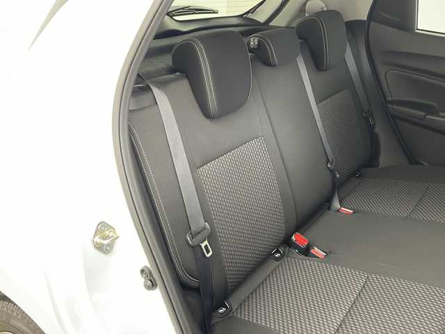 スズキ スイフト RS 兵庫県 2022(令4)年 2.7万km ピュアホワイトP ・純正ナビ/・Bluetooth/CD/DVD/USB/SD/フルセグテレビ/・バックカメラ/・衝突軽減ブレーキ/・レーンキープアシスト/・レーダークルーズコントロール/・横滑り防止装置/・ブラインドスポットモニター/・後方コーナーセンサー/・オートマチックハイビーム/・ステアリングスイッチ/・パドルシフト/・純正フロアマット/・電動格納ミラー/・シートヒーター（運転席）/・ビルトインETC/・前方ドライブレコーダー/・LEDヘッドライト/・フォグランプ/・純正16インチアルミホイール/・スマートキー/・プッシュスタートボタン/・スペアキー/・保証書/・取扱説明書/・W＋サイドエアバッグ/・カーテンエアバッグ