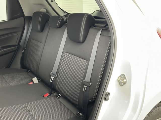 スズキ スイフト RS 兵庫県 2022(令4)年 2.7万km ピュアホワイトP ・純正ナビ/・Bluetooth/CD/DVD/USB/SD/フルセグテレビ/・バックカメラ/・衝突軽減ブレーキ/・レーンキープアシスト/・レーダークルーズコントロール/・横滑り防止装置/・ブラインドスポットモニター/・後方コーナーセンサー/・オートマチックハイビーム/・ステアリングスイッチ/・パドルシフト/・純正フロアマット/・電動格納ミラー/・シートヒーター（運転席）/・ビルトインETC/・前方ドライブレコーダー/・LEDヘッドライト/・フォグランプ/・純正16インチアルミホイール/・スマートキー/・プッシュスタートボタン/・スペアキー/・保証書/・取扱説明書/・W＋サイドエアバッグ/・カーテンエアバッグ