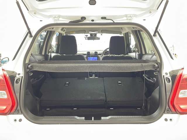 スズキ スイフト RS 兵庫県 2022(令4)年 2.7万km ピュアホワイトP ・純正ナビ/・Bluetooth/CD/DVD/USB/SD/フルセグテレビ/・バックカメラ/・衝突軽減ブレーキ/・レーンキープアシスト/・レーダークルーズコントロール/・横滑り防止装置/・ブラインドスポットモニター/・後方コーナーセンサー/・オートマチックハイビーム/・ステアリングスイッチ/・パドルシフト/・純正フロアマット/・電動格納ミラー/・シートヒーター（運転席）/・ビルトインETC/・前方ドライブレコーダー/・LEDヘッドライト/・フォグランプ/・純正16インチアルミホイール/・スマートキー/・プッシュスタートボタン/・スペアキー/・保証書/・取扱説明書/・W＋サイドエアバッグ/・カーテンエアバッグ
