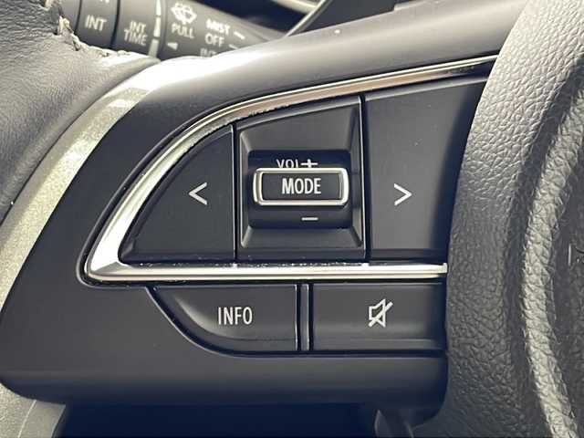 スズキ スイフト RS 兵庫県 2022(令4)年 2.7万km ピュアホワイトP ・純正ナビ/・Bluetooth/CD/DVD/USB/SD/フルセグテレビ/・バックカメラ/・衝突軽減ブレーキ/・レーンキープアシスト/・レーダークルーズコントロール/・横滑り防止装置/・ブラインドスポットモニター/・後方コーナーセンサー/・オートマチックハイビーム/・ステアリングスイッチ/・パドルシフト/・純正フロアマット/・電動格納ミラー/・シートヒーター（運転席）/・ビルトインETC/・前方ドライブレコーダー/・LEDヘッドライト/・フォグランプ/・純正16インチアルミホイール/・スマートキー/・プッシュスタートボタン/・スペアキー/・保証書/・取扱説明書/・W＋サイドエアバッグ/・カーテンエアバッグ