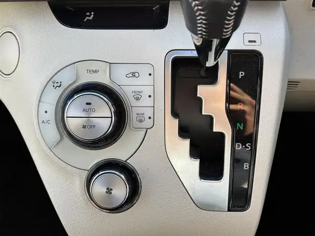 トヨタ シエンタ G 福岡県 2015(平27)年 4万km レッドマイカM バックカメラ/横滑り防止/BT/フルセグTV/SDナビ/ビルトインETC/純正フロアマット/社外アルミホイール/プッシュスタート/スマートキー/スペアキー/両側パワスラ/三列シート