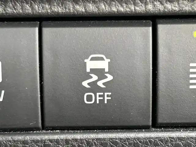 トヨタ ハリアー ハイブリッド Z レザーパッケージ 岡山県 2021(令3)年 9.7万km プレシャスブラックパール 登録時走行距離69650km/GRエアロ/JBLプレミアムサウンド/純正12.3インチナビ/フルセグTV(AM/FM/Bluetooth)/全方位カメラ/ビルトインETC2.0/デジタルインナーミラー/ヘッドアップディスプレイ/トヨタセーフティセンス/・ブラインドスポットモニター/・プリクラッシュセーフティ/・レーダークルーズコントロール/・レーンディバーチャーアラート/D/N席シートヒーター/D/N席ベンチレーション/ステアリングヒーター/クリアランスソナー/横滑り防止装置/アイドリングストップ/パワーバックドア/19インチ純正AW/フロアマット/本革シート/D+N席パワーシート/社外マフラー