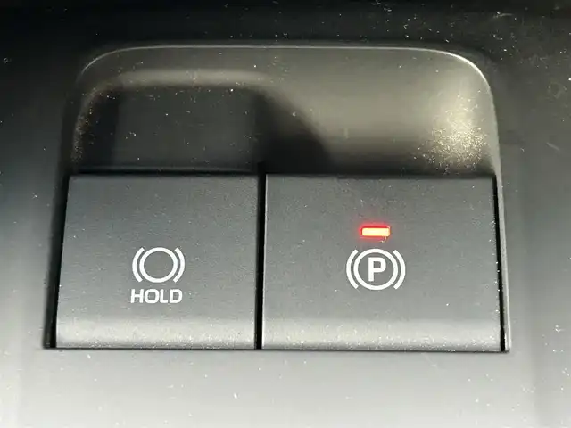 トヨタ ハリアー ハイブリッド Z レザーパッケージ 岡山県 2021(令3)年 9.7万km プレシャスブラックパール 登録時走行距離69650km/GRエアロ/JBLプレミアムサウンド/純正12.3インチナビ/フルセグTV(AM/FM/Bluetooth)/全方位カメラ/ビルトインETC2.0/デジタルインナーミラー/ヘッドアップディスプレイ/トヨタセーフティセンス/・ブラインドスポットモニター/・プリクラッシュセーフティ/・レーダークルーズコントロール/・レーンディバーチャーアラート/D/N席シートヒーター/D/N席ベンチレーション/ステアリングヒーター/クリアランスソナー/横滑り防止装置/アイドリングストップ/パワーバックドア/19インチ純正AW/フロアマット/本革シート/D+N席パワーシート/社外マフラー