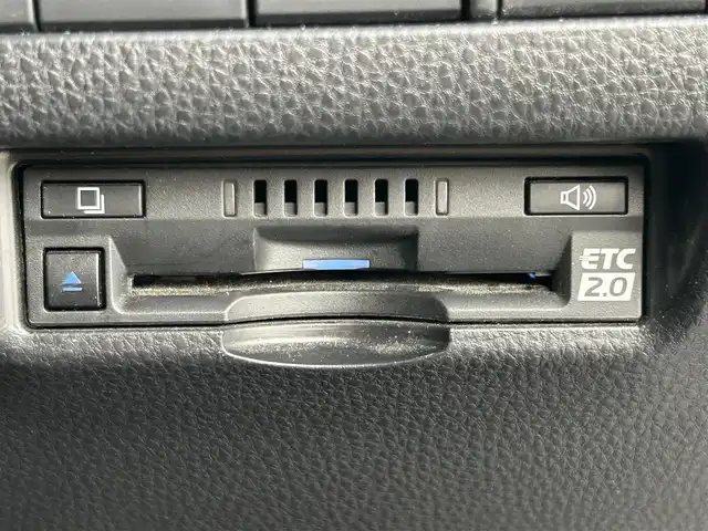 トヨタ ハリアー ハイブリッド Z レザーパッケージ 岡山県 2021(令3)年 9.7万km プレシャスブラックパール 登録時走行距離69650km/GRエアロ/JBLプレミアムサウンド/純正12.3インチナビ/フルセグTV(AM/FM/Bluetooth)/全方位カメラ/ビルトインETC2.0/デジタルインナーミラー/ヘッドアップディスプレイ/トヨタセーフティセンス/・ブラインドスポットモニター/・プリクラッシュセーフティ/・レーダークルーズコントロール/・レーンディバーチャーアラート/D/N席シートヒーター/D/N席ベンチレーション/ステアリングヒーター/クリアランスソナー/横滑り防止装置/アイドリングストップ/パワーバックドア/19インチ純正AW/フロアマット/本革シート/D+N席パワーシート/社外マフラー