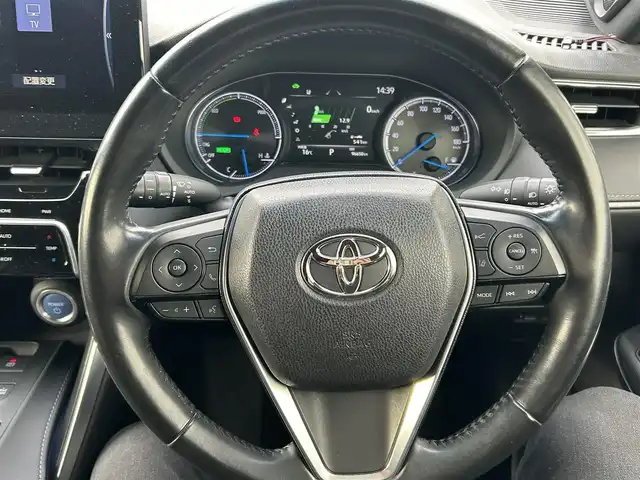 トヨタ ハリアー ハイブリッド Z レザーパッケージ 岡山県 2021(令3)年 9.7万km プレシャスブラックパール 登録時走行距離69650km/GRエアロ/JBLプレミアムサウンド/純正12.3インチナビ/フルセグTV(AM/FM/Bluetooth)/全方位カメラ/ビルトインETC2.0/デジタルインナーミラー/ヘッドアップディスプレイ/トヨタセーフティセンス/・ブラインドスポットモニター/・プリクラッシュセーフティ/・レーダークルーズコントロール/・レーンディバーチャーアラート/D/N席シートヒーター/D/N席ベンチレーション/ステアリングヒーター/クリアランスソナー/横滑り防止装置/アイドリングストップ/パワーバックドア/19インチ純正AW/フロアマット/本革シート/D+N席パワーシート/社外マフラー