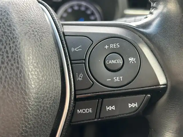 トヨタ ハリアー ハイブリッド Z レザーパッケージ 岡山県 2021(令3)年 9.7万km プレシャスブラックパール 登録時走行距離69650km/GRエアロ/JBLプレミアムサウンド/純正12.3インチナビ/フルセグTV(AM/FM/Bluetooth)/全方位カメラ/ビルトインETC2.0/デジタルインナーミラー/ヘッドアップディスプレイ/トヨタセーフティセンス/・ブラインドスポットモニター/・プリクラッシュセーフティ/・レーダークルーズコントロール/・レーンディバーチャーアラート/D/N席シートヒーター/D/N席ベンチレーション/ステアリングヒーター/クリアランスソナー/横滑り防止装置/アイドリングストップ/パワーバックドア/19インチ純正AW/フロアマット/本革シート/D+N席パワーシート/社外マフラー