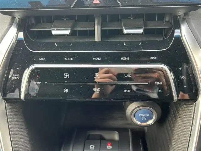 トヨタ ハリアー ハイブリッド Z レザーパッケージ 岡山県 2021(令3)年 9.7万km プレシャスブラックパール 登録時走行距離69650km/GRエアロ/JBLプレミアムサウンド/純正12.3インチナビ/フルセグTV(AM/FM/Bluetooth)/全方位カメラ/ビルトインETC2.0/デジタルインナーミラー/ヘッドアップディスプレイ/トヨタセーフティセンス/・ブラインドスポットモニター/・プリクラッシュセーフティ/・レーダークルーズコントロール/・レーンディバーチャーアラート/D/N席シートヒーター/D/N席ベンチレーション/ステアリングヒーター/クリアランスソナー/横滑り防止装置/アイドリングストップ/パワーバックドア/19インチ純正AW/フロアマット/本革シート/D+N席パワーシート/社外マフラー