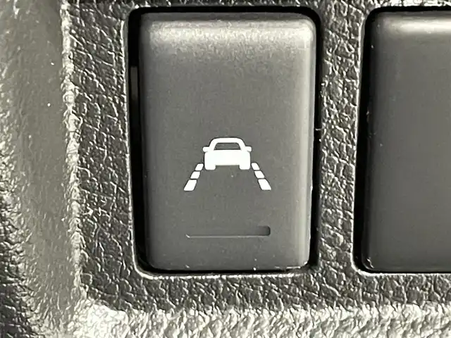 日産 エルグランド 250HWS S アーバンクロム 愛知県 2019(令1)年 3.9万km ブリリアントホワイトパール 純正9インチナビ/フリップダウンモニター/クルーズコントロール/両側電動スライドドア/LEDヘッドライト/ETC/バックカメラ/ドライブレコーダー/フルセグTV/Bluetooth/コーナーセンサー/レーンキープアシスト/オートハイビーム/プッシュスタート/USB接続/スマートキー/CD/DVD再生/ミュージックサーバー/ミュージックプレイヤー接続/純正フロアマット/純正アルミホイール/オートライト/禁煙車/ハーフレザーシート/ウィンカーミラー/電動格納ミラー/ドアバイザー/フォグランプ/オットマン/Wエアコン