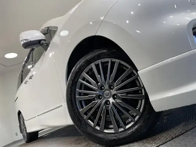 日産 エルグランド 250HWS S アーバンクロム 愛知県 2019(令1)年 3.9万km ブリリアントホワイトパール 純正9インチナビ/フリップダウンモニター/クルーズコントロール/両側電動スライドドア/LEDヘッドライト/ETC/バックカメラ/ドライブレコーダー/フルセグTV/Bluetooth/コーナーセンサー/レーンキープアシスト/オートハイビーム/プッシュスタート/USB接続/スマートキー/CD/DVD再生/ミュージックサーバー/ミュージックプレイヤー接続/純正フロアマット/純正アルミホイール/オートライト/禁煙車/ハーフレザーシート/ウィンカーミラー/電動格納ミラー/ドアバイザー/フォグランプ/オットマン/Wエアコン