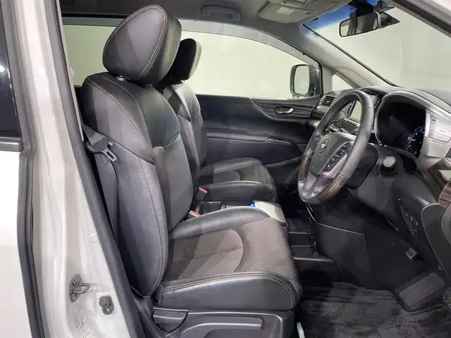 日産 エルグランド 250HWS S アーバンクロム 愛知県 2019(令1)年 3.9万km ブリリアントホワイトパール 純正9インチナビ/フリップダウンモニター/クルーズコントロール/両側電動スライドドア/LEDヘッドライト/ETC/バックカメラ/ドライブレコーダー/フルセグTV/Bluetooth/コーナーセンサー/レーンキープアシスト/オートハイビーム/プッシュスタート/USB接続/スマートキー/CD/DVD再生/ミュージックサーバー/ミュージックプレイヤー接続/純正フロアマット/純正アルミホイール/オートライト/禁煙車/ハーフレザーシート/ウィンカーミラー/電動格納ミラー/ドアバイザー/フォグランプ/オットマン/Wエアコン