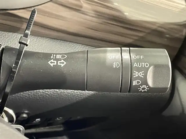 日産 エルグランド 250HWS S アーバンクロム 愛知県 2019(令1)年 3.9万km ブリリアントホワイトパール 純正9インチナビ/フリップダウンモニター/クルーズコントロール/両側電動スライドドア/LEDヘッドライト/ETC/バックカメラ/ドライブレコーダー/フルセグTV/Bluetooth/コーナーセンサー/レーンキープアシスト/オートハイビーム/プッシュスタート/USB接続/スマートキー/CD/DVD再生/ミュージックサーバー/ミュージックプレイヤー接続/純正フロアマット/純正アルミホイール/オートライト/禁煙車/ハーフレザーシート/ウィンカーミラー/電動格納ミラー/ドアバイザー/フォグランプ/オットマン/Wエアコン