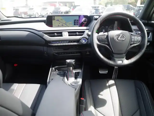 レクサス ＵＸ 250h Fスポーツ 千葉県 2019(平31)年 4.8万km ホワイトノーヴァガラスフレーク Lexus Safety System+/・プリクラッシュセーフティ/・レーンディパーチャーアラート/・オートハイビーム/・レーダークルーズコントロール/・ブラインドスポットモニター/ヘッドアップディスプレイ/ASC（アクティブサウンドコントロール）/ブラックレザーシート/前席パワーシート/エアシート/シートヒーター/純正SDナビ/地デジTV/【DVD/CD再生機能　Bluetooth接続】/パノラミックビューモニター/リバース連動ドアミラー（左/右）/革巻きステアリング/ステアリングヒーター/ステアリングスイッチ/パドルシフト/ETC/LEDヘッドライト/フォグライト/ウインカーミラー/TRDマフラー/純正18インチアルミホイル/サイド/カーテンエアバッグ/スマートキー