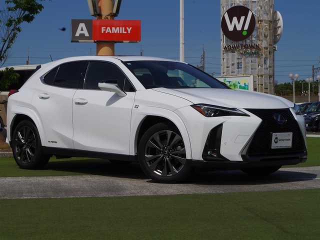 レクサス ＵＸ 250h Fスポーツ 千葉県 2019(平31)年 4.8万km ホワイトノーヴァガラスフレーク Lexus Safety System+/・プリクラッシュセーフティ/・レーンディパーチャーアラート/・オートハイビーム/・レーダークルーズコントロール/・ブラインドスポットモニター/ヘッドアップディスプレイ/ASC（アクティブサウンドコントロール）/ブラックレザーシート/前席パワーシート/エアシート/シートヒーター/純正SDナビ/地デジTV/【DVD/CD再生機能　Bluetooth接続】/パノラミックビューモニター/リバース連動ドアミラー（左/右）/革巻きステアリング/ステアリングヒーター/ステアリングスイッチ/パドルシフト/ETC/LEDヘッドライト/フォグライト/ウインカーミラー/TRDマフラー/純正18インチアルミホイル/サイド/カーテンエアバッグ/スマートキー
