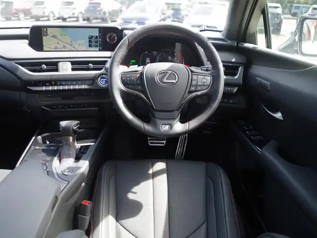 レクサス ＵＸ 250h Fスポーツ 千葉県 2019(平31)年 4.8万km ホワイトノーヴァガラスフレーク Lexus Safety System+/・プリクラッシュセーフティ/・レーンディパーチャーアラート/・オートハイビーム/・レーダークルーズコントロール/・ブラインドスポットモニター/ヘッドアップディスプレイ/ASC（アクティブサウンドコントロール）/ブラックレザーシート/前席パワーシート/エアシート/シートヒーター/純正SDナビ/地デジTV/【DVD/CD再生機能　Bluetooth接続】/パノラミックビューモニター/リバース連動ドアミラー（左/右）/革巻きステアリング/ステアリングヒーター/ステアリングスイッチ/パドルシフト/ETC/LEDヘッドライト/フォグライト/ウインカーミラー/TRDマフラー/純正18インチアルミホイル/サイド/カーテンエアバッグ/スマートキー