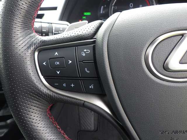 レクサス ＵＸ 250h Fスポーツ 千葉県 2019(平31)年 4.8万km ホワイトノーヴァガラスフレーク Lexus Safety System+/・プリクラッシュセーフティ/・レーンディパーチャーアラート/・オートハイビーム/・レーダークルーズコントロール/・ブラインドスポットモニター/ヘッドアップディスプレイ/ASC（アクティブサウンドコントロール）/ブラックレザーシート/前席パワーシート/エアシート/シートヒーター/純正SDナビ/地デジTV/【DVD/CD再生機能　Bluetooth接続】/パノラミックビューモニター/リバース連動ドアミラー（左/右）/革巻きステアリング/ステアリングヒーター/ステアリングスイッチ/パドルシフト/ETC/LEDヘッドライト/フォグライト/ウインカーミラー/TRDマフラー/純正18インチアルミホイル/サイド/カーテンエアバッグ/スマートキー