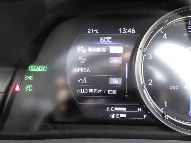 レクサス ＵＸ 250h Fスポーツ 千葉県 2019(平31)年 4.8万km ホワイトノーヴァガラスフレーク Lexus Safety System+/・プリクラッシュセーフティ/・レーンディパーチャーアラート/・オートハイビーム/・レーダークルーズコントロール/・ブラインドスポットモニター/ヘッドアップディスプレイ/ASC（アクティブサウンドコントロール）/ブラックレザーシート/前席パワーシート/エアシート/シートヒーター/純正SDナビ/地デジTV/【DVD/CD再生機能　Bluetooth接続】/パノラミックビューモニター/リバース連動ドアミラー（左/右）/革巻きステアリング/ステアリングヒーター/ステアリングスイッチ/パドルシフト/ETC/LEDヘッドライト/フォグライト/ウインカーミラー/TRDマフラー/純正18インチアルミホイル/サイド/カーテンエアバッグ/スマートキー