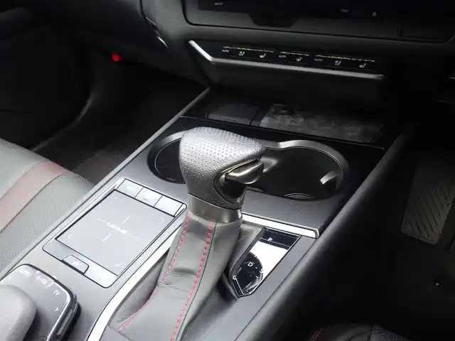 レクサス ＵＸ 250h Fスポーツ 千葉県 2019(平31)年 4.8万km ホワイトノーヴァガラスフレーク Lexus Safety System+/・プリクラッシュセーフティ/・レーンディパーチャーアラート/・オートハイビーム/・レーダークルーズコントロール/・ブラインドスポットモニター/ヘッドアップディスプレイ/ASC（アクティブサウンドコントロール）/ブラックレザーシート/前席パワーシート/エアシート/シートヒーター/純正SDナビ/地デジTV/【DVD/CD再生機能　Bluetooth接続】/パノラミックビューモニター/リバース連動ドアミラー（左/右）/革巻きステアリング/ステアリングヒーター/ステアリングスイッチ/パドルシフト/ETC/LEDヘッドライト/フォグライト/ウインカーミラー/TRDマフラー/純正18インチアルミホイル/サイド/カーテンエアバッグ/スマートキー